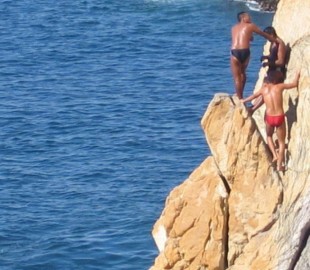 Cliff divers in Acapulco