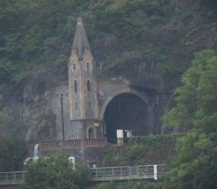 One of the delightful railway tunnels along the Rhine