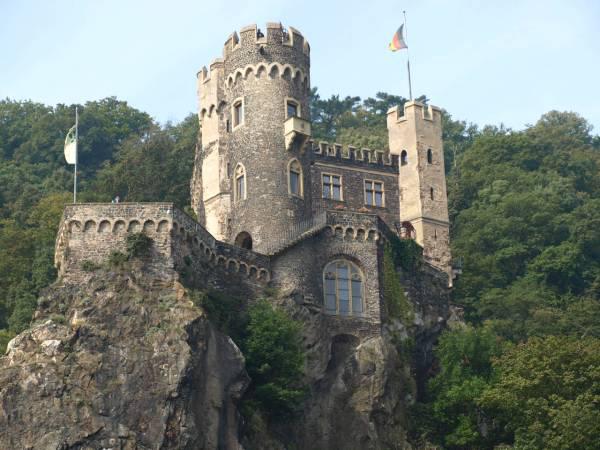 Front of Burg Rheinstein&nbsp;