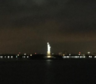 Statue of Liberty welcomes QM2 to New York