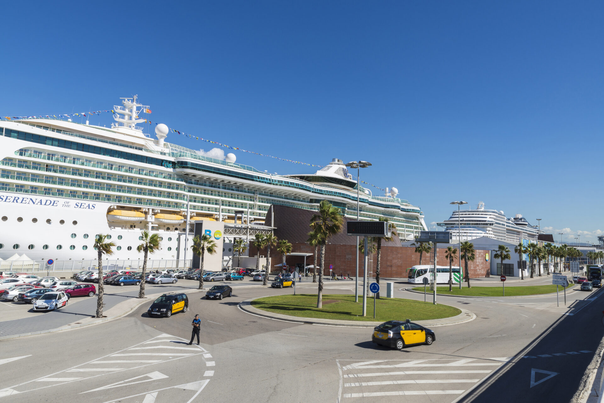 barcelona cruise port live