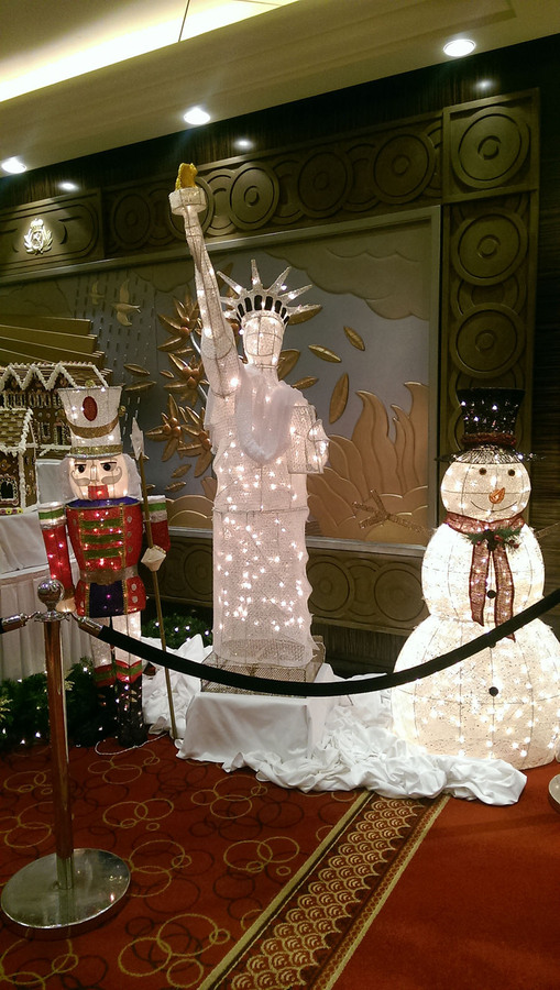 Statue of Liberty Christmas decoration on Queen Mary 2