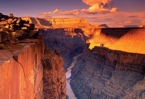 The-Grand-Canyon-in-Arizona-USA_Beautiful-sunset-over-Grand-Canyon_3706
