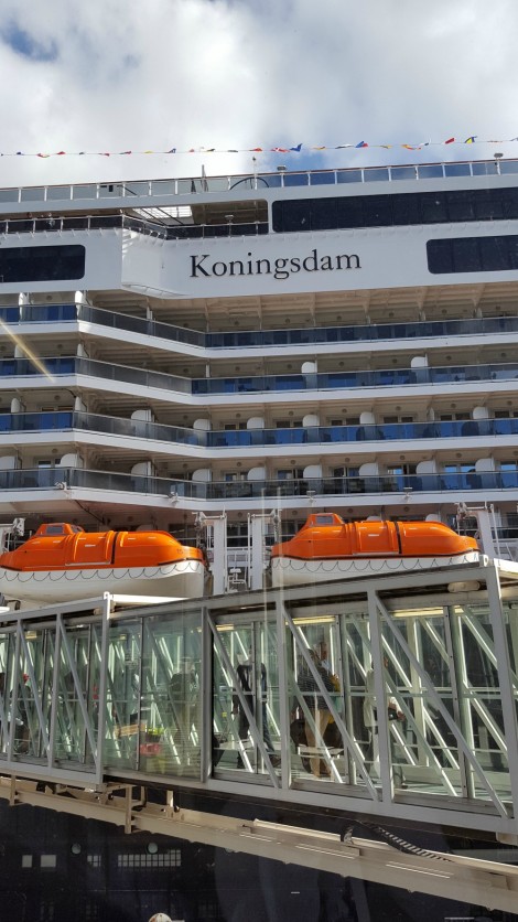 KONINGSDAM FRONT VIEW