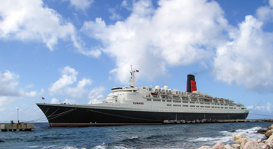 Willemstad, Curaçao – January 15, 2006: Cunard’s QE2 is docked at the Willemstad Megapier during the 2006 World Cruise